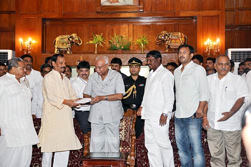 राजनीतिक घटनाक्रम 2010  |   साल की टॉप फिल्‍में