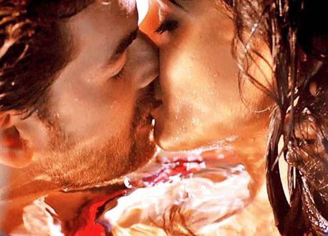 किस्‍सा बॉलीवुड के 'किस' का |   हुस्‍न जो दीवाना बना दे...