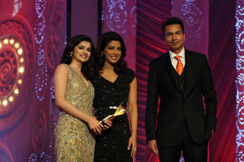 अप्‍सरा अवॉर्ड में सितारों की धूम । सितारों की मस्‍ती