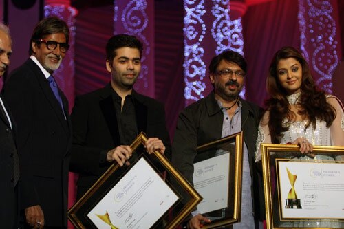 अप्‍सरा अवॉर्ड में सितारों की धूम । सितारों की मस्‍ती