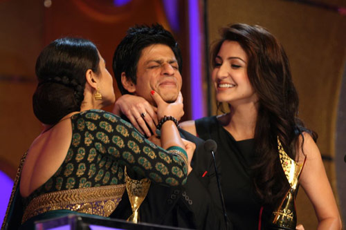 अप्‍सरा अवॉर्ड में सितारों की धूम । सितारों की मस्‍ती