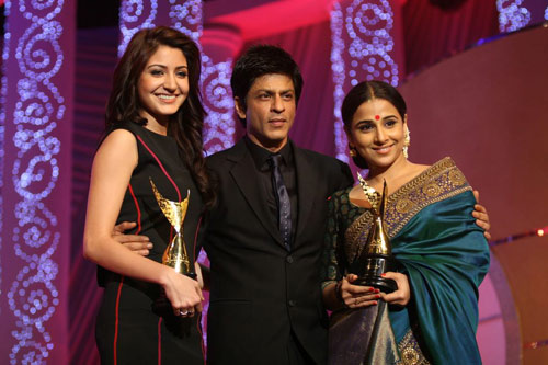अप्‍सरा अवॉर्ड में सितारों की धूम । सितारों की मस्‍ती