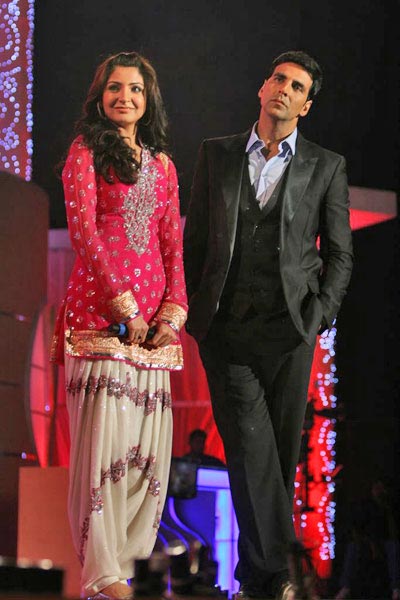 अप्‍सरा अवॉर्ड में सितारों की धूम । सितारों की मस्‍ती