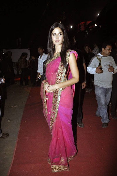 अप्‍सरा अवॉर्ड में सितारों की धूम । सितारों की मस्‍ती