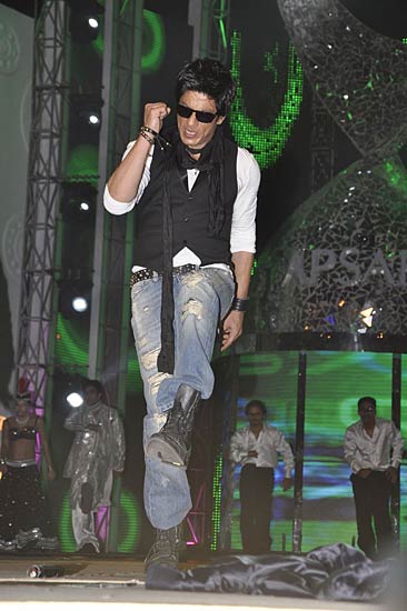 अप्‍सरा अवॉर्ड में सितारों की मस्‍ती   | ग्लैमर का तड़का