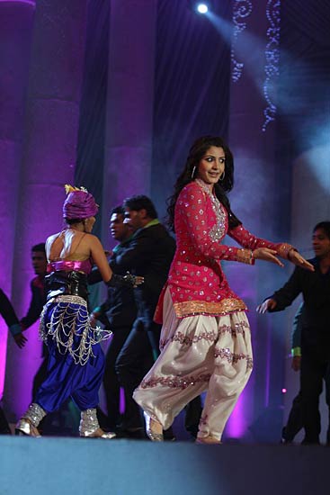 अप्‍सरा अवॉर्ड में सितारों की मस्‍ती   | ग्लैमर का तड़का