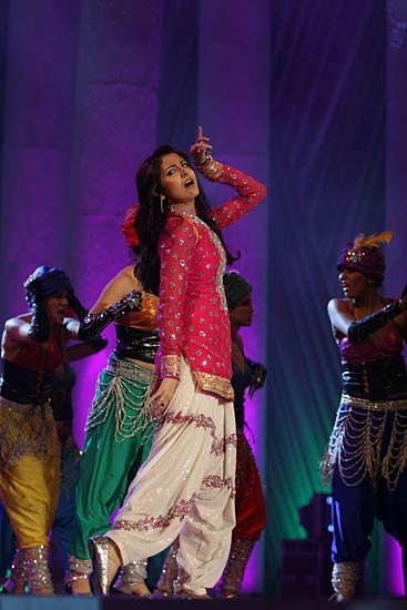 अप्‍सरा अवॉर्ड में सितारों की मस्‍ती   | ग्लैमर का तड़का