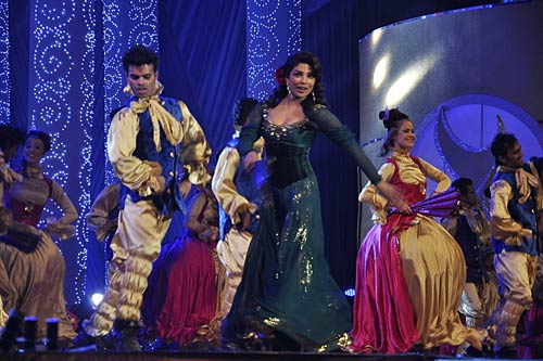 अप्‍सरा अवॉर्ड में सितारों की मस्‍ती   | ग्लैमर का तड़का