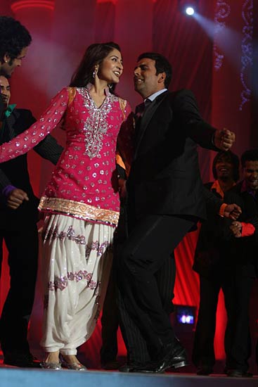 अप्‍सरा अवॉर्ड में सितारों की मस्‍ती   | ग्लैमर का तड़का