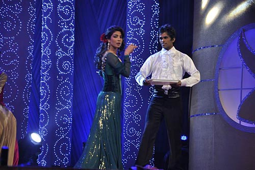 अप्‍सरा अवॉर्ड में सितारों की मस्‍ती   | ग्लैमर का तड़का