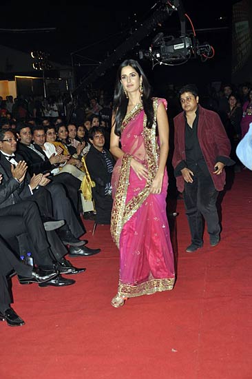 अप्‍सरा अवॉर्ड में सितारों की धूम । सितारों की मस्‍ती