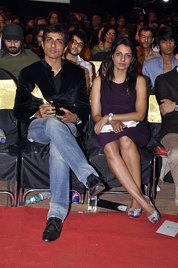 अप्‍सरा अवॉर्ड में सितारों की धूम । सितारों की मस्‍ती