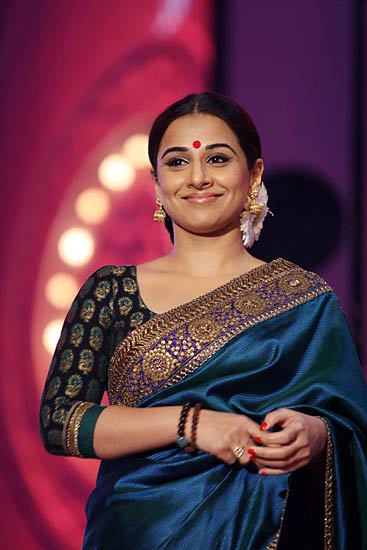 अप्‍सरा अवॉर्ड में सितारों की धूम । सितारों की मस्‍ती