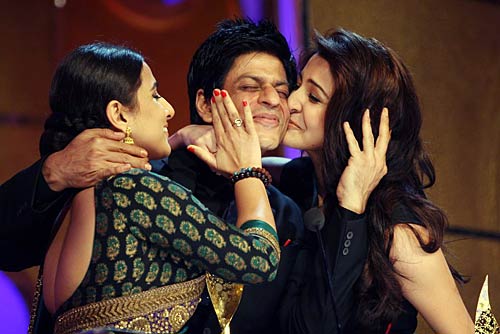 अप्‍सरा अवॉर्ड में सितारों की धूम । सितारों की मस्‍ती