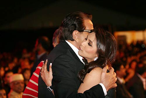 अप्‍सरा अवॉर्ड में सितारों की धूम । सितारों की मस्‍ती