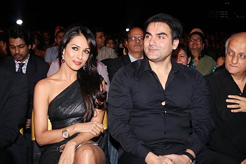 अप्‍सरा अवॉर्ड में सितारों की धूम । सितारों की मस्‍ती