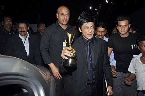 अप्‍सरा अवॉर्ड में सितारों की धूम । सितारों की मस्‍ती