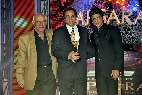 अप्‍सरा अवॉर्ड में सितारों की धूम । सितारों की मस्‍ती