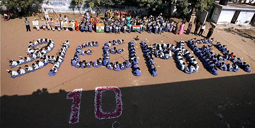 गणतंत्र दिवस के रंग में डूबा देश