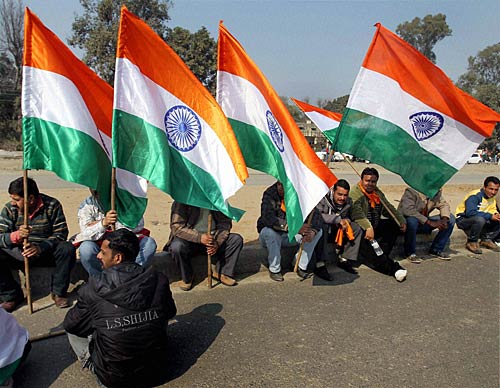 गणतंत्र दिवस के रंग में डूबा देश