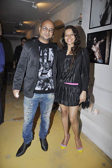 डब्बू रतनानी ने लांच किया कैलेंडर | कैलेंडर की मादकता