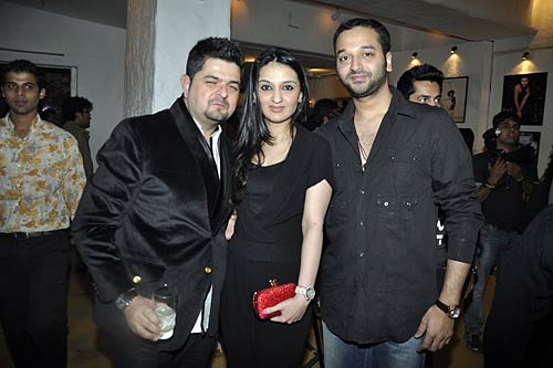 डब्बू रतनानी ने लांच किया कैलेंडर | कैलेंडर की मादकता