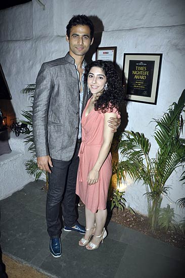 डब्बू रतनानी ने लांच किया कैलेंडर | कैलेंडर की मादकता