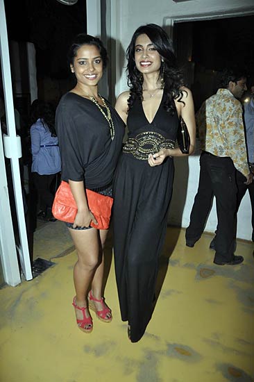 डब्बू रतनानी ने लांच किया कैलेंडर | कैलेंडर की मादकता