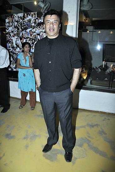 डब्बू रतनानी ने लांच किया कैलेंडर | कैलेंडर की मादकता