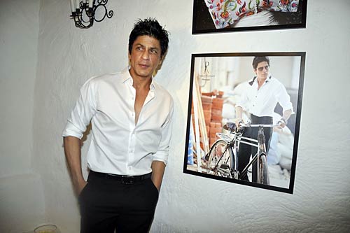 डब्बू रतनानी ने लांच किया कैलेंडर | कैलेंडर की मादकता