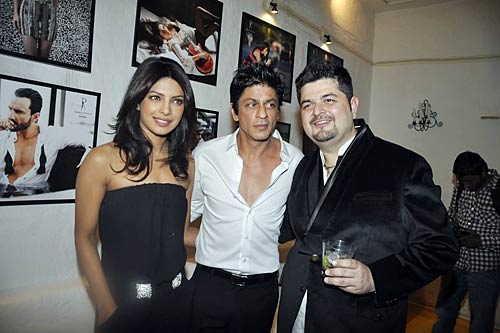 डब्बू रतनानी ने लांच किया कैलेंडर | कैलेंडर की मादकता