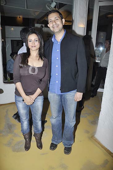 डब्बू रतनानी ने लांच किया कैलेंडर | कैलेंडर की मादकता