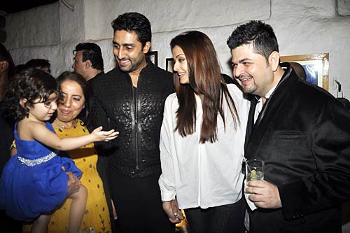 डब्बू रतनानी ने लांच किया कैलेंडर | कैलेंडर की मादकता