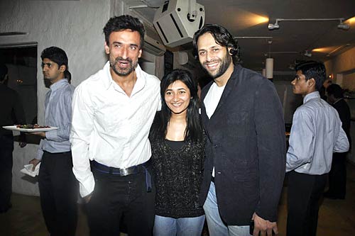 डब्बू रतनानी ने लांच किया कैलेंडर | कैलेंडर की मादकता