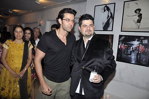 डब्बू रतनानी ने लांच किया कैलेंडर | कैलेंडर की मादकता