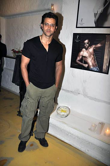 डब्बू रतनानी ने लांच किया कैलेंडर | कैलेंडर की मादकता