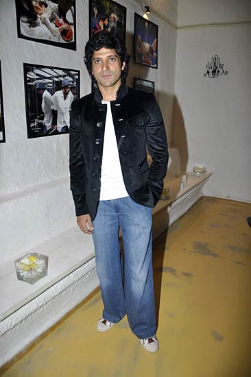 डब्बू रतनानी ने लांच किया कैलेंडर | कैलेंडर की मादकता