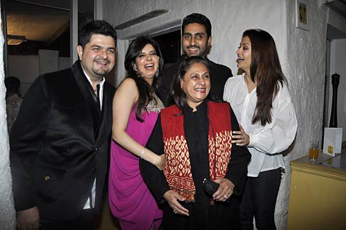 डब्बू रतनानी ने लांच किया कैलेंडर | कैलेंडर की मादकता