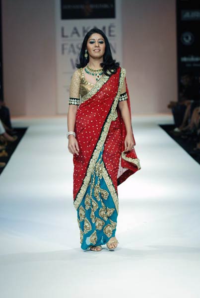 काले और लाल 'जादू' में अभिनेत्रियां |  देखो... ये है जलवा