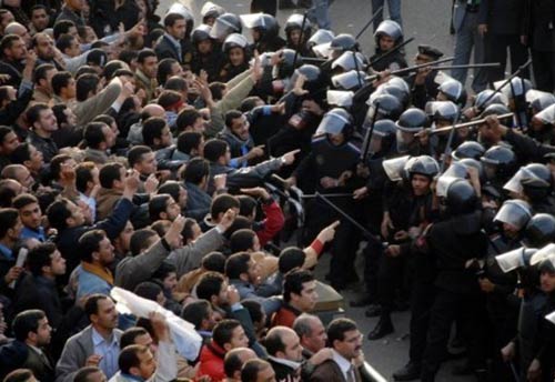 मिस्त्र में कैबिनेट बर्खास्त