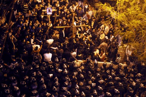 मिस्त्र में कैबिनेट बर्खास्त