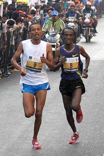 मैराथन में जमकर दौड़ी मुंबई...