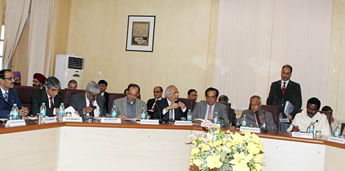 बजट से पहले अर्थशास्त्रियों से मिले वित्त मंत्री