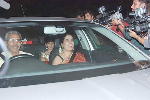 एक दूजे के हुए इमरान और अवंतिका |   इमरान ने की सगाई