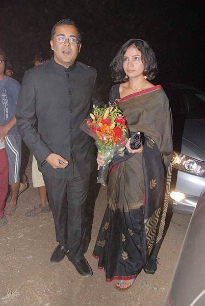 एक दूजे के हुए इमरान और अवंतिका |   इमरान ने की सगाई