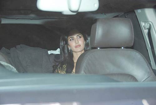 एक दूजे के हुए इमरान और अवंतिका |   इमरान ने की सगाई