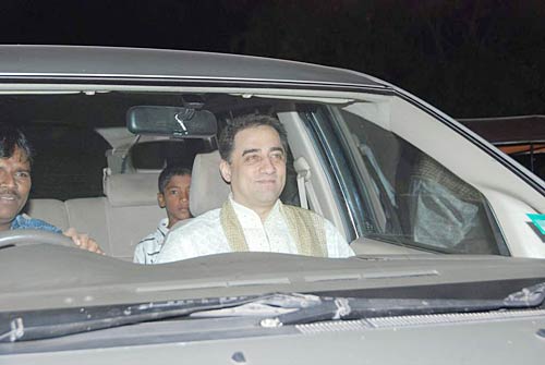 एक दूजे के हुए इमरान और अवंतिका |   इमरान ने की सगाई