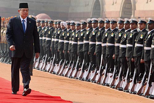 गणतंत्र दिवस के रंग में डूबा देश