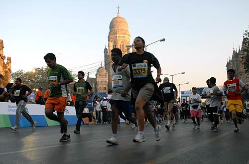 मैराथन में जमकर दौड़ी मुंबई...
