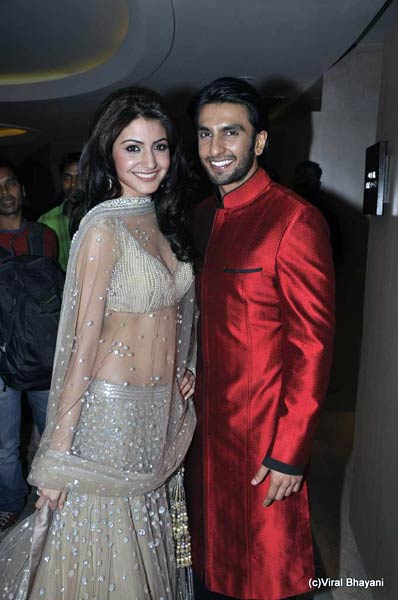 'मिजवां' फैशन शो में बॉलीवुड सितारे । रैंप पर बिकनी मॉडल्‍स